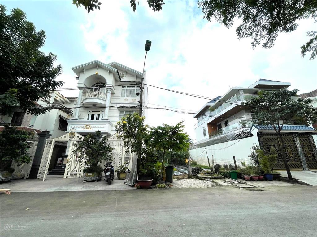 Bán biệt thự khu tên lửa, quận bình tân, đường số 34, đối diện công viên, 10x20m, 3 tầng + hầm