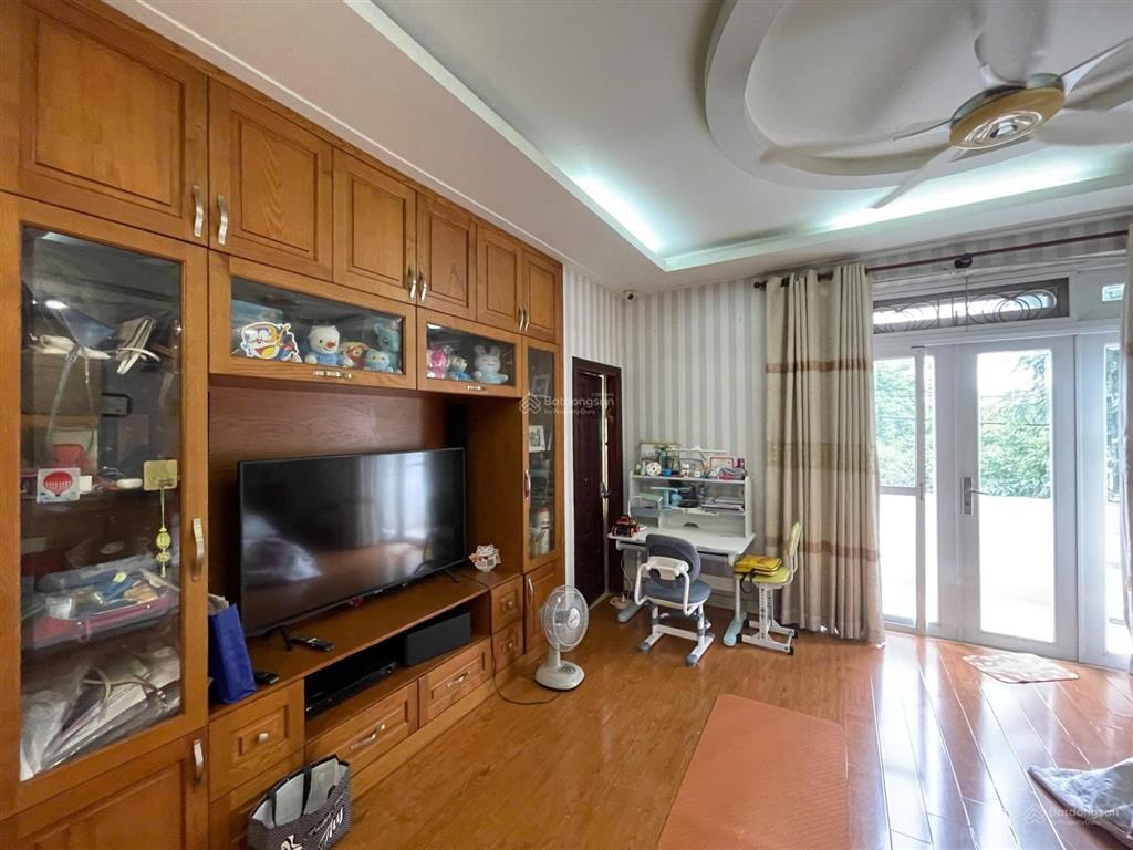 Bán biệt thự khu tên lửa, quận bình tân, đường số 34, đối diện công viên, 10x20m, 3 tầng + hầm