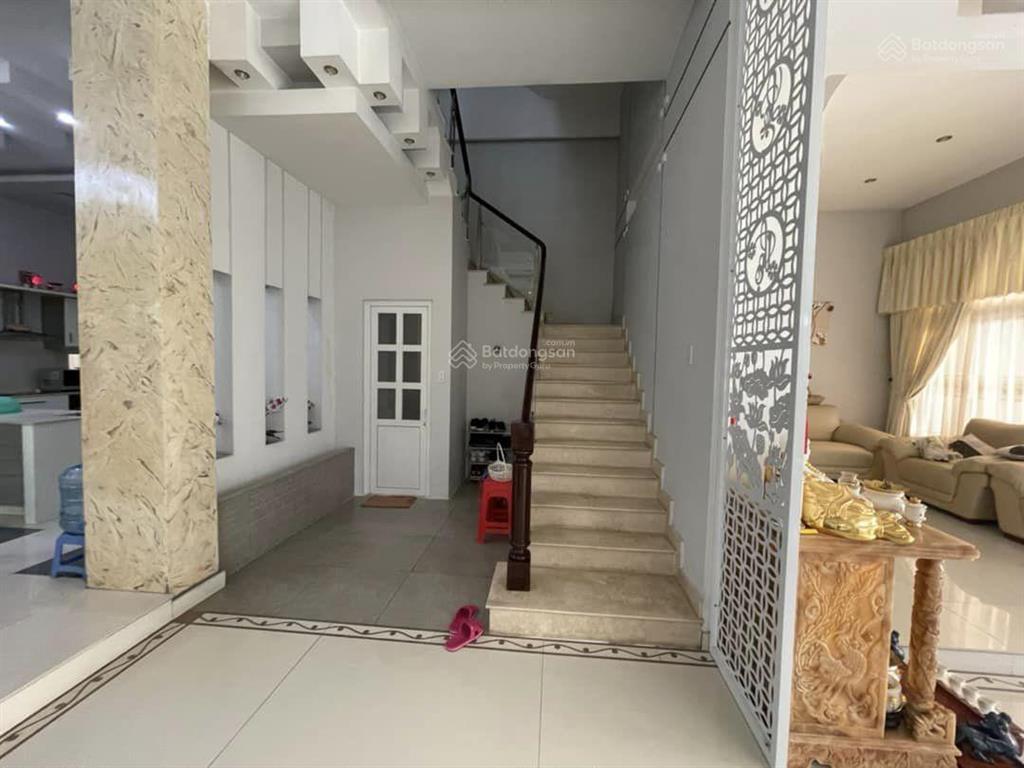 Bán biệt thự khu tên lửa, quận bình tân, đường số 6c, 10x20m, 3 tầng, 29 tỷ