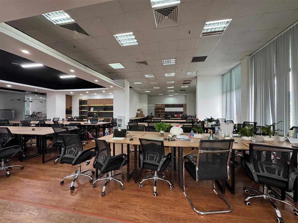 Bql cho thuê vp tại trung yên plaza, số 1 trung hòa. dt 300m2, chỉ 260 nghìn/m2/th