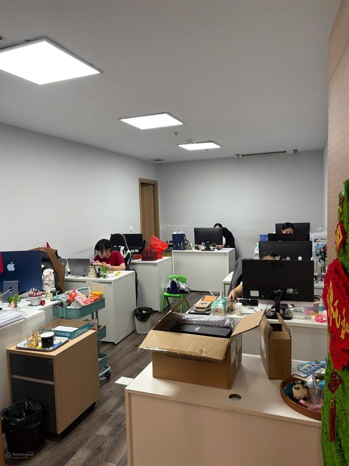 Cho thuê văn phòng tại vinhomes green bay mễ trì, 260k/m2/th, 350m2, ngăn sẵn phòng ban