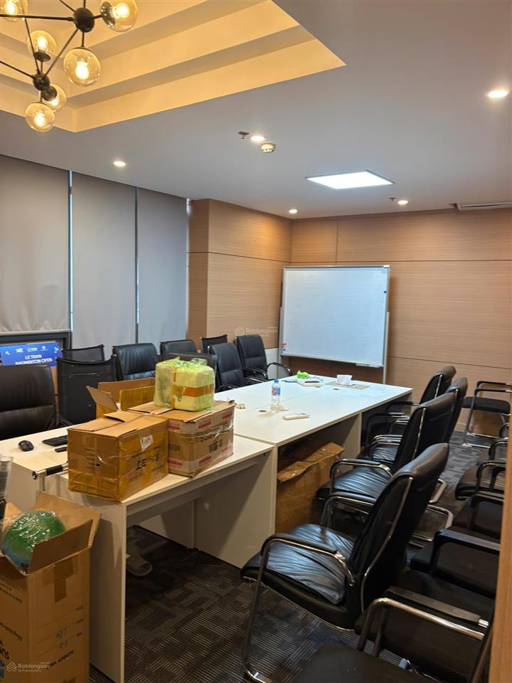 Cho thuê văn phòng tại vinhomes green bay mễ trì, 260k/m2/th, 350m2, ngăn sẵn phòng ban