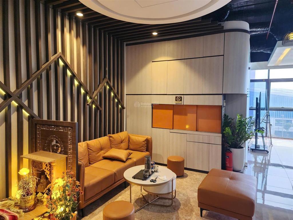 Cho thuê văn phòng ngoại giao đoàn, 100m2, chia sẵn phòng và sẵn nội thất giá 220 nghìn/m2/tháng