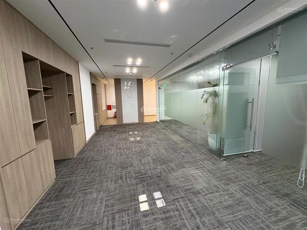 Chính chủ cho thuê văn phòng royal city nguyễn trãi, dt 216m2 giá 300.000/m2 full nội thất