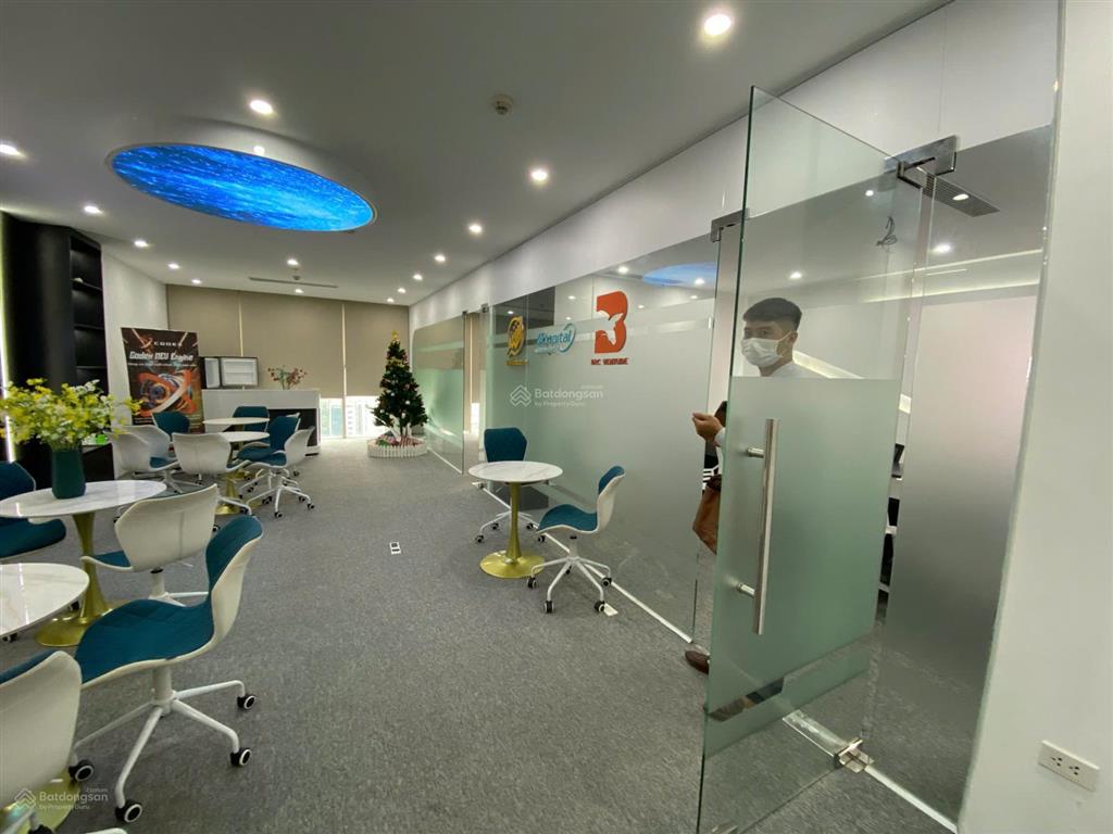 Cho thuê văn phòng epic tower 19 duy tân, dt 200m2, miễn phí 1 tháng thi công