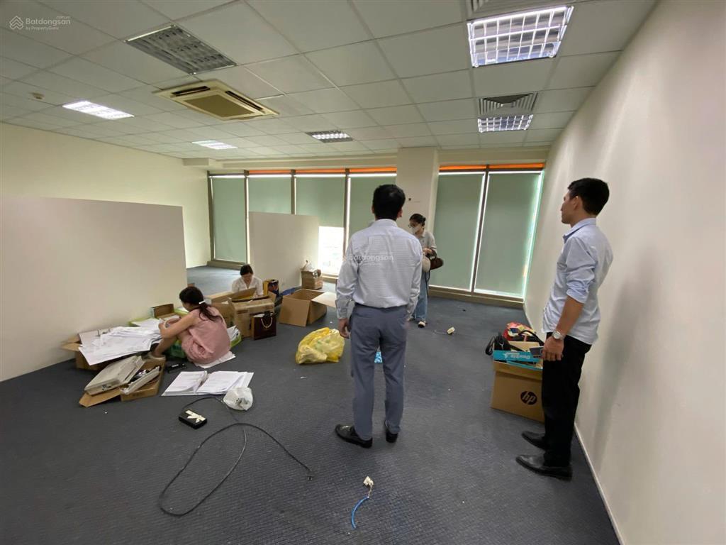 Cho thuê vp ttc 19 duy tân 300m2 cắt từ 100m2 sẵn nội thất vào được luôn