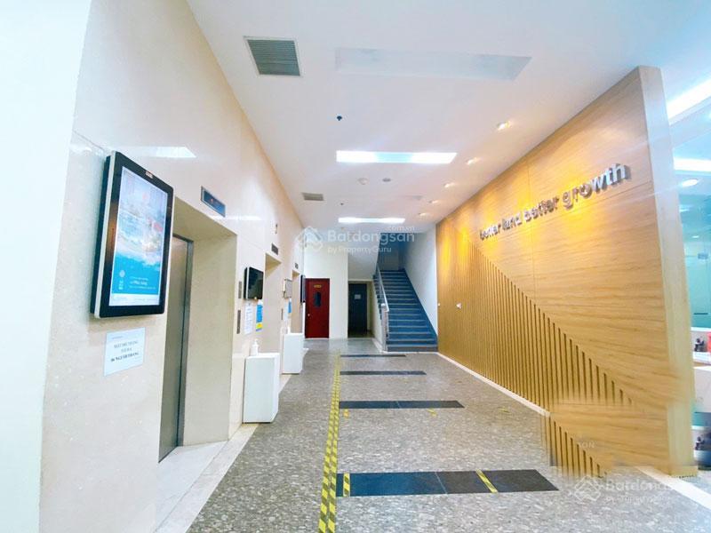 Cho thuê vp ttc 19 duy tân 300m2 cắt từ 100m2 sẵn nội thất vào được luôn