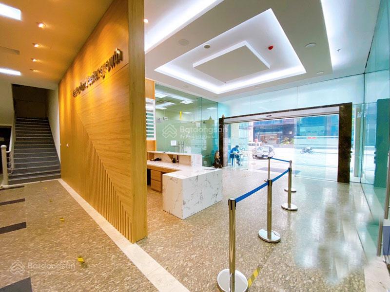 Cho thuê vp ttc 19 duy tân 300m2 cắt từ 100m2 sẵn nội thất vào được luôn