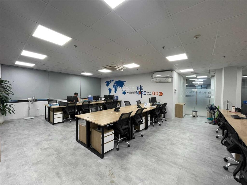 Sang nhượng 172m2 tòa hoàng ngân plaza, giá 300.000đ/m2/tháng, bàn giao điều hòa, trần, sàn