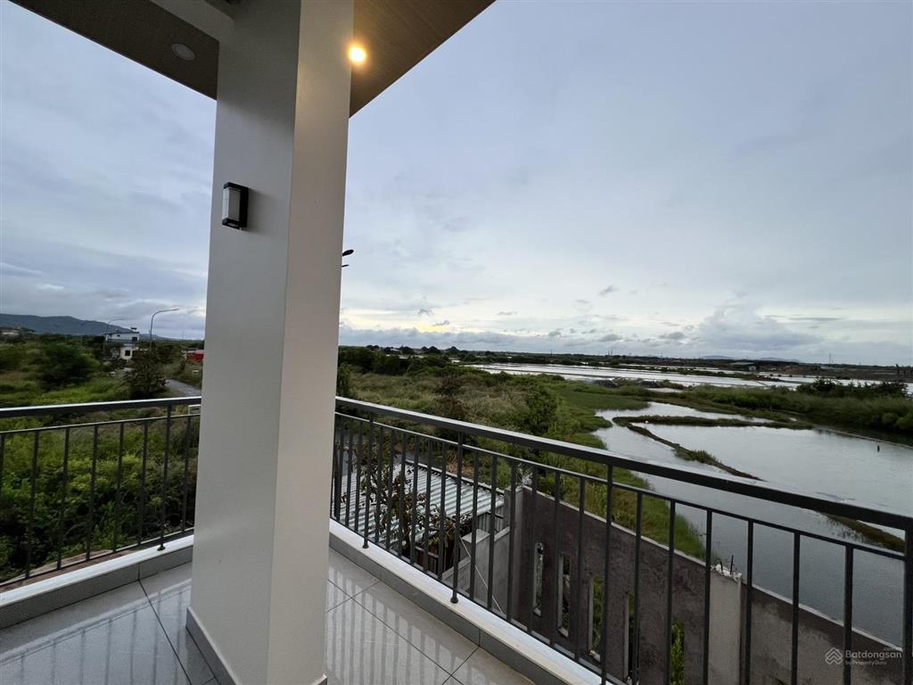 Bán nhà vườn ngay vòng xoay vũng vằn  cao tốc vt  bh 180m2. đối diện kdt goldcoast