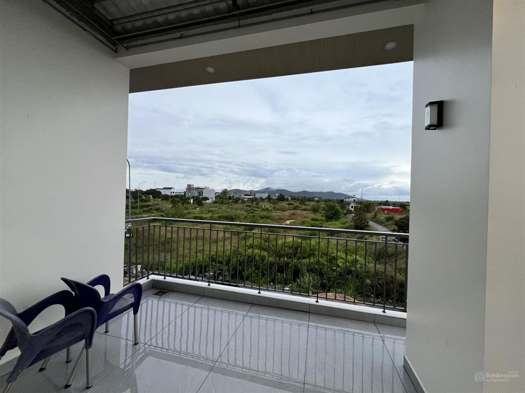 Bán nhà vườn ngay vòng xoay vũng vằn  cao tốc vt  bh 180m2. đối diện kdt goldcoast