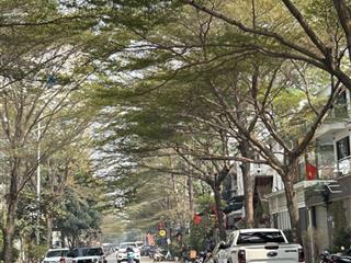 Bán gấp liền kề kđt văn khê  nội thất gỗ lim 100%  vỉa hè 3m  dt 83m x 5m mtgiá rẻ nhất khu vực