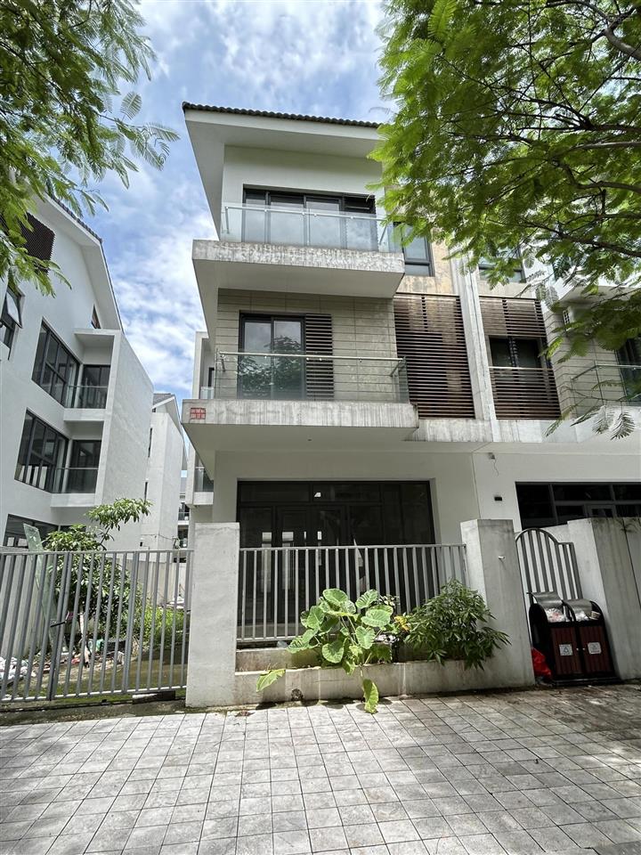Siêu phẩm ngộp bank an vượng villa diện tích 198m2  sát hồ thiên văn học  mặt tiền 9m  giá 32tỷ
