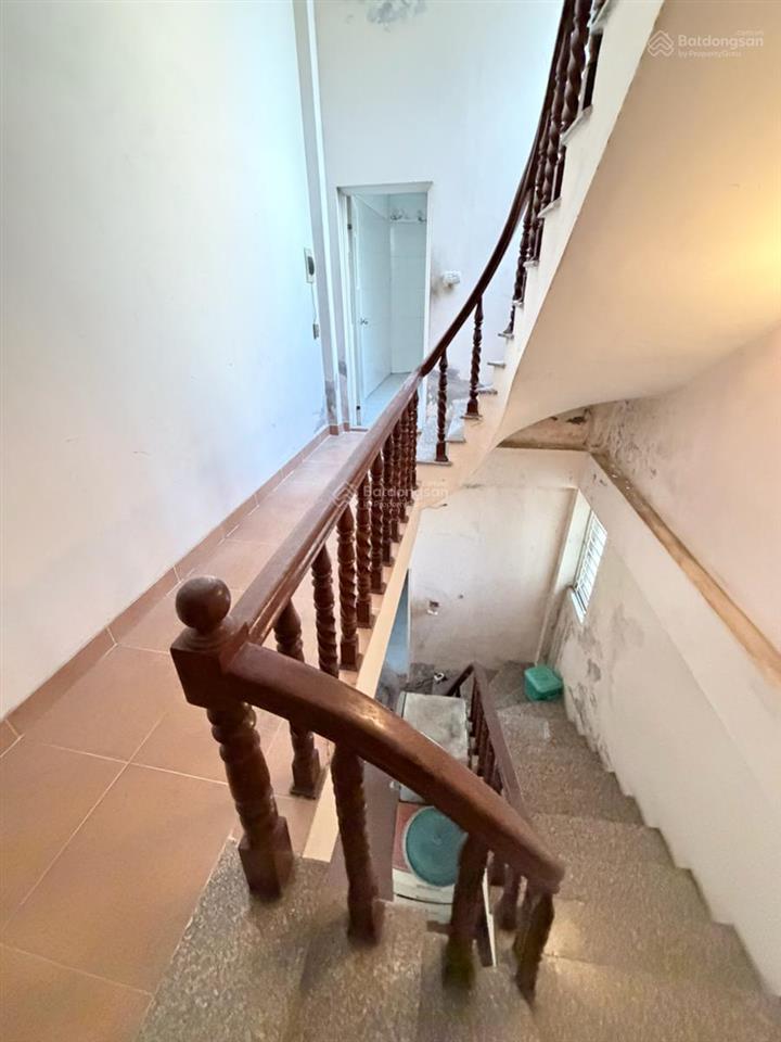 Bán gấp nr định công, 5,9 tỷ, 30,3m2, 4 tầng, 2pn, 3wc, pháp lý đầy đủ. giá đầu tư.