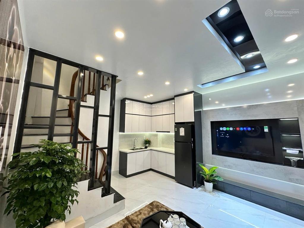 Bán nr đẹp xuất sắc ở ngõ thịnh hào 3, 5,7 tỷ, 22m2, 4 tầng