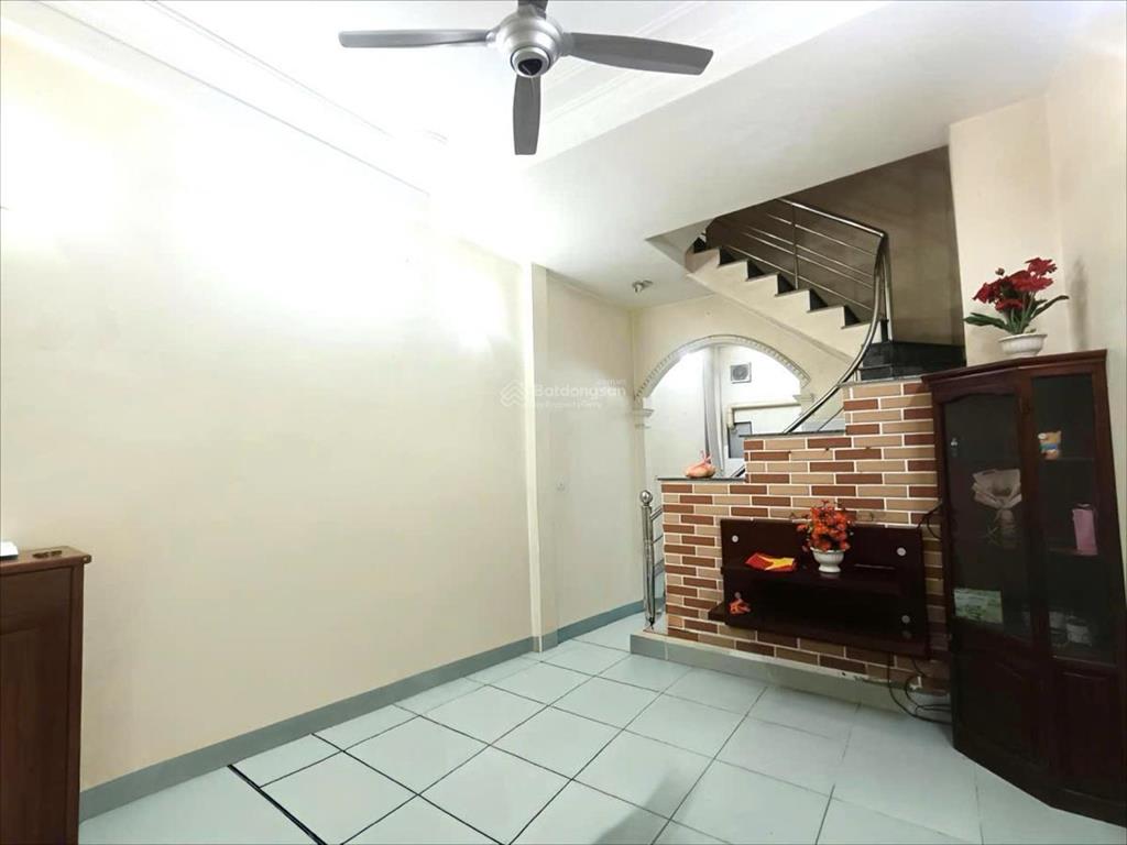 Bán gấp nhà 4pn, 3wc, 35m2 tại ngõ 219 định công thượng, 7 tỷ vnd