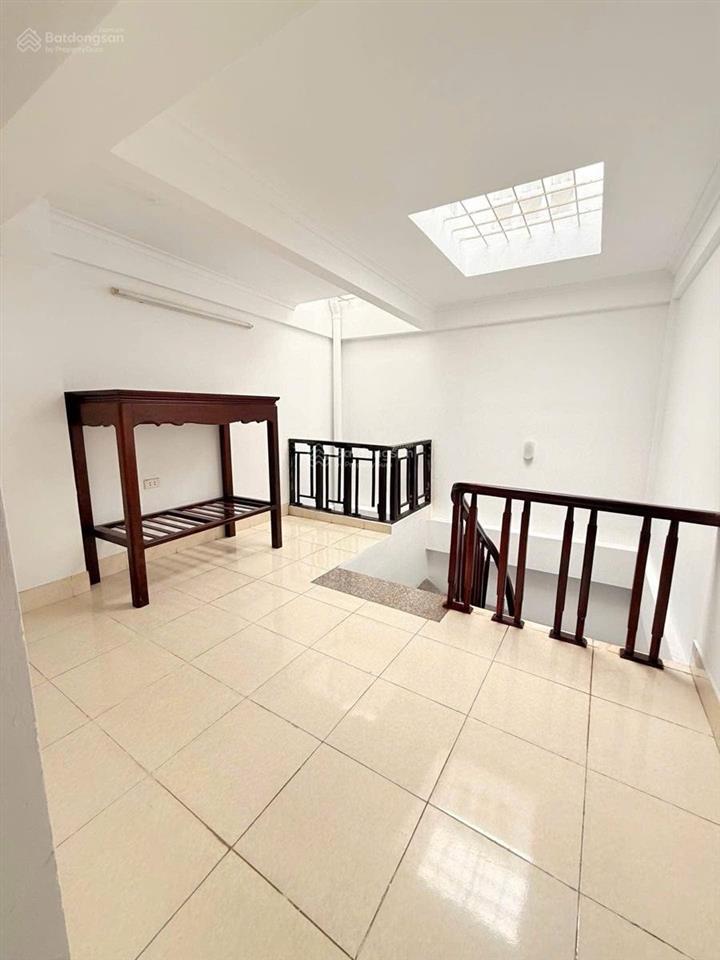 Bán nhà hoàng mai 6tỷ4, 32m2, 5 tầng, 3 phòng ngủ. nhà đẹp chỉ cần xách vali về ở