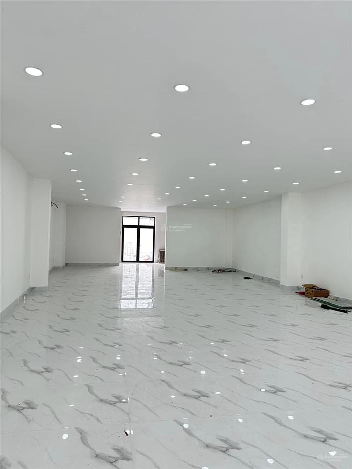 Cho thuê nhà mtkd sầm uất đường tỉnh lộ 10, dt 8x40 5 tầng giá thuê 150tr/tháng 0913 778 *** nhựt