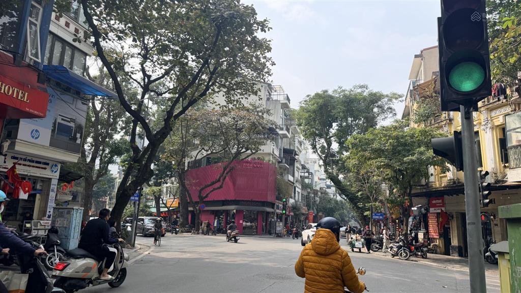Bán nhà mặt phố khu vực hàng bông  hoàn kiếm. 8 tầng thang máy. có hầm, chỉ 68 tỷ, diện tích 80m2