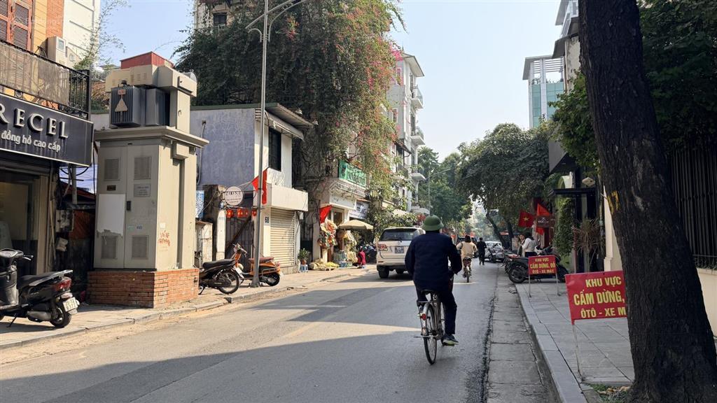 Bán nhà khu vực quang trung  trần hưng đạo 90m2 mặt tiền 6,5m, 5 tầng thang máy