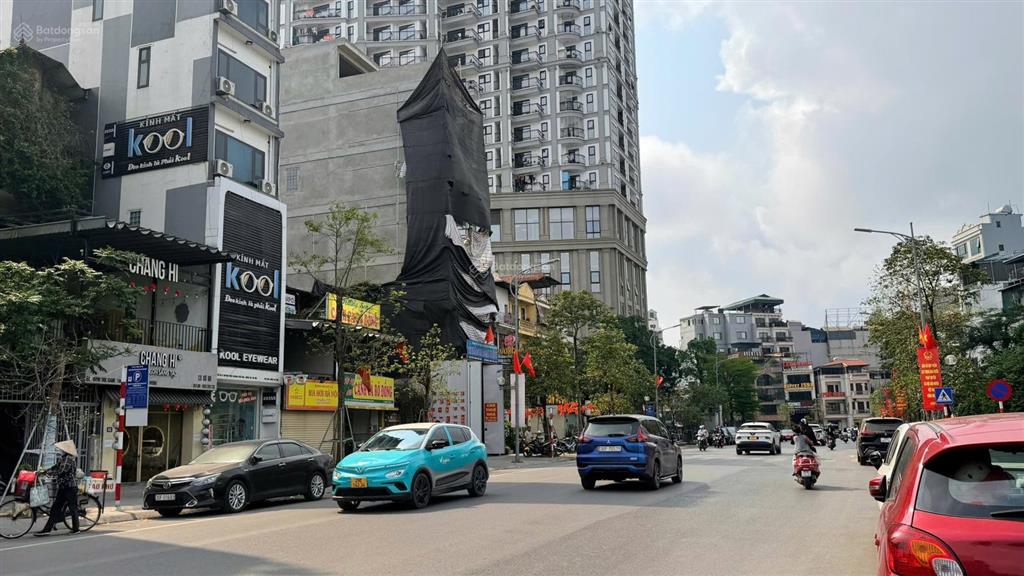 Lô góc 3 thoáng  150m2 mặt phố huỳnh thúc kháng kéo dài mt 8m.