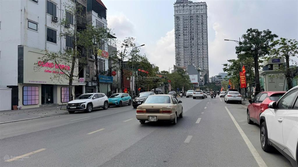 Lô góc 3 thoáng  150m2 mặt phố huỳnh thúc kháng kéo dài mt 8m.