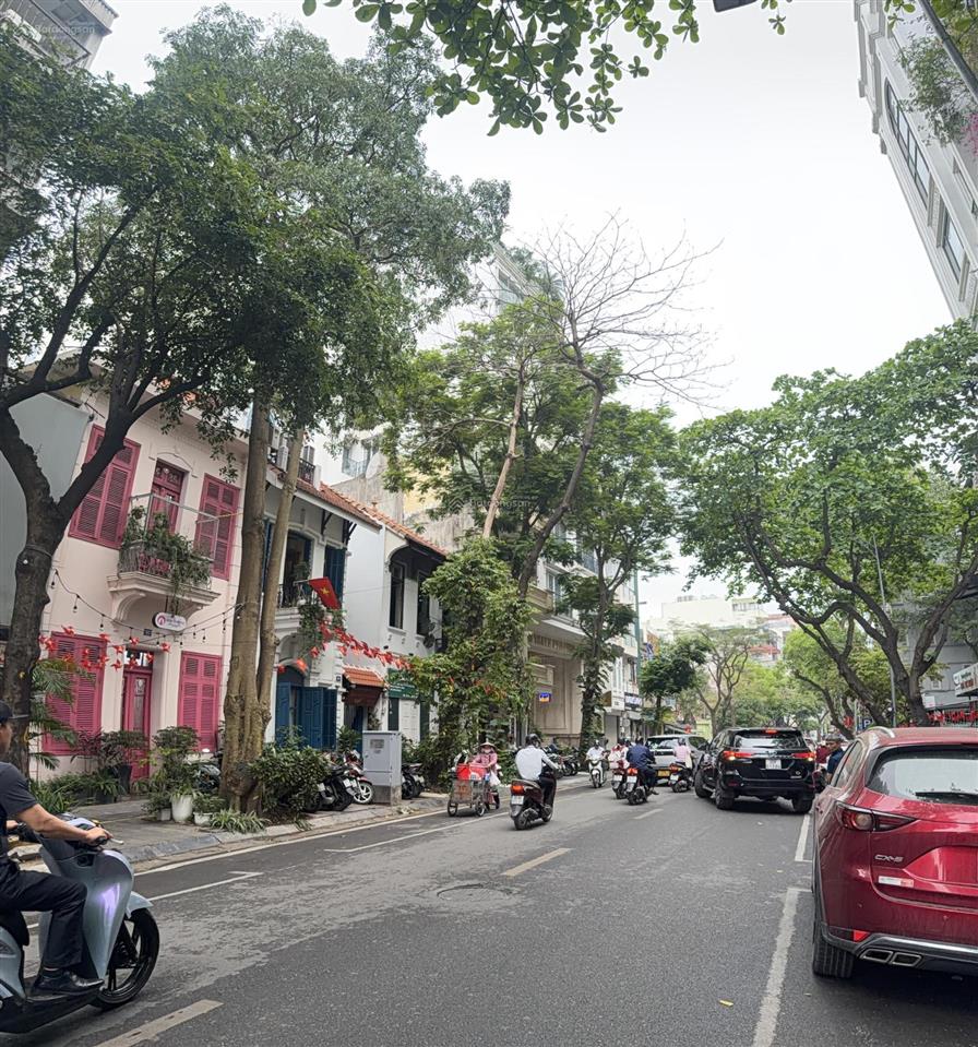 Bán nhà phân lô  hai bà trưng, khu vực vip phường phạm đình hổ cũ. 20 tỷ  5 tầng cực đẹp