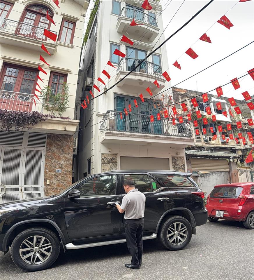 Bán nhà phân lô  hai bà trưng, khu vực vip phường phạm đình hổ cũ. 20 tỷ  5 tầng cực đẹp