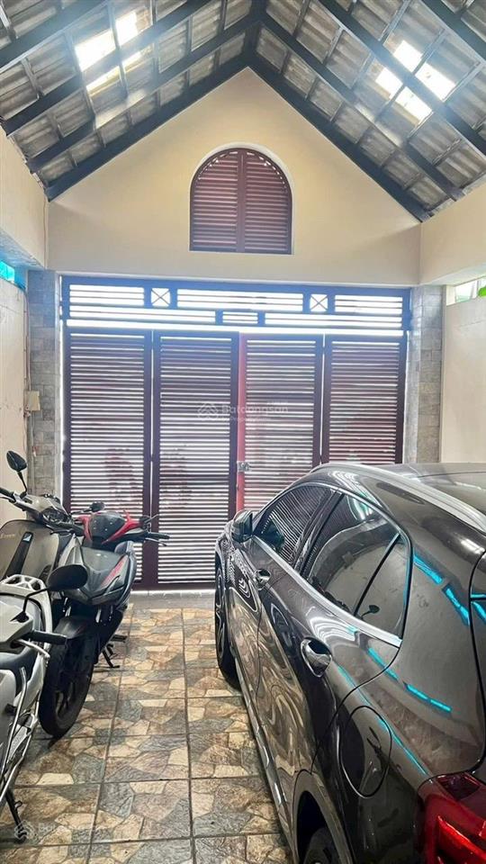 Căn duy nhất có thang máy mặt tiền bàu cát  19 tỷ tl