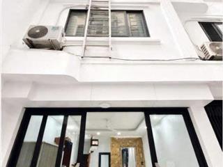 Duy nhất 1 căn ở lạc long quân  võ chí công  40m2  6 tầng  thang máy  4 phòng ngủ  nhỉnh 10ty