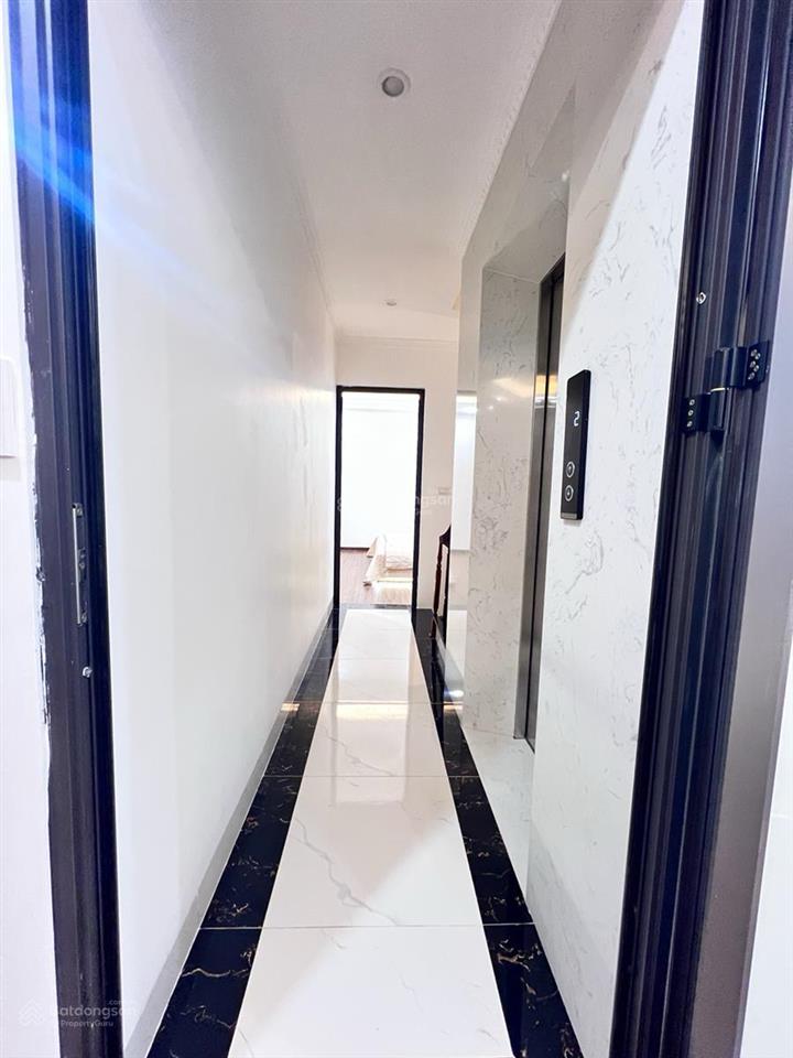 Lạc long quân  võ chí công  6 tầng thang máy  68m2  lô góc 3 thoáng  full nội thất  hơn 16 ty