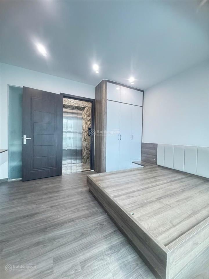 Siêu sốc! đội cấn trung tâm ba đình 6 tầng thang máy  40m2 chỉ nhỉnh 8 tỷ  50m ra phố xây mới