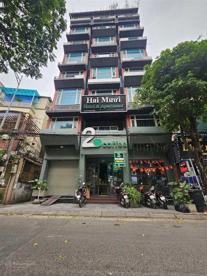 Khách sạn 140m2 8 tầng thang máy mặt phố trung tâm quận cầu giấy lô góc 3 thoáng mặt tiền khủng