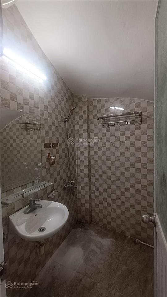 Bán nhà 52m2 lạc long quân tây hồ chỉ hơn 8 tỷ, lô góc 3 thoáng, 4 phòng ngủ, dân xây, 30m ra ô tô