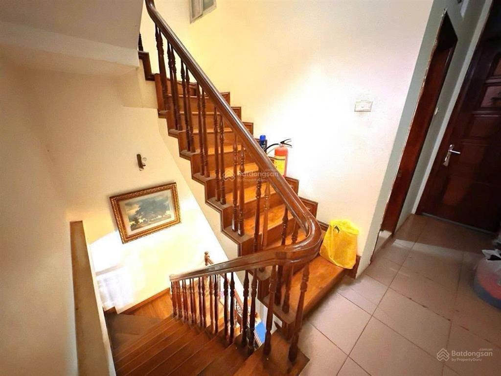 Bán nhà 4 tầng  47m2  nguyễn khang  trung tâm cầu giấy chỉ 8 tỷ  cách phố chỉ 50m  lô góc