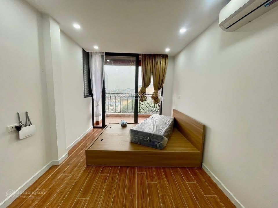 Siêu vip toà nhà 9 tầng thang máy 136m2 ở phố hoàng quốc việt trung tâm quận cầu giấy 2,3 tỷ/năm