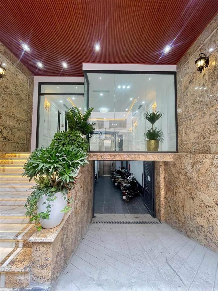 Siêu vip toà nhà 9 tầng thang máy 136m2 ở phố hoàng quốc việt trung tâm quận cầu giấy 2,3 tỷ/năm