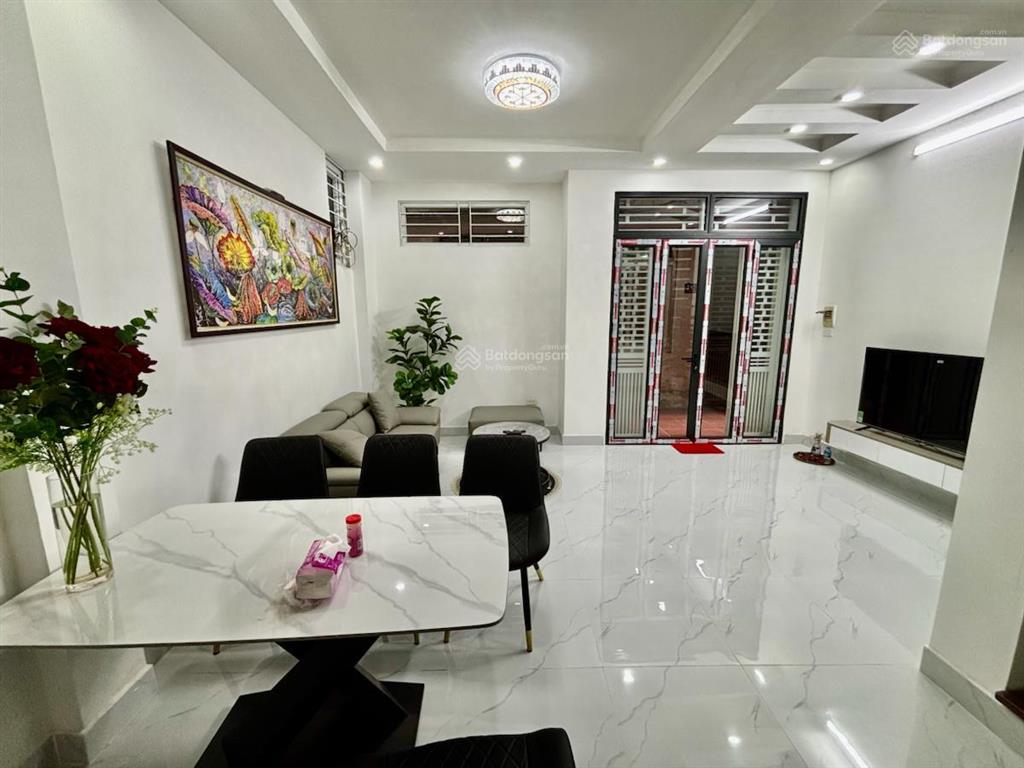 Hiếm có 1 căn 40m2  5 tầng ở phố võ chí công  tây hồ  cách ô tô chỉ 60m  lô góc  chỉ 7.6 tỷ