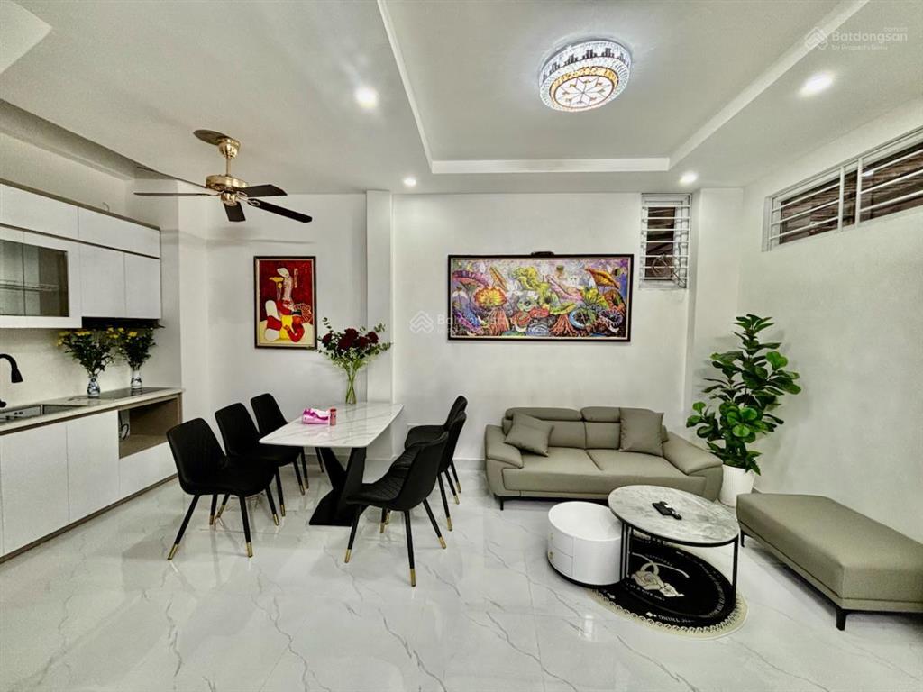 Hiếm có 1 căn 40m2  5 tầng ở phố võ chí công  tây hồ  cách ô tô chỉ 60m  lô góc  chỉ 7.6 tỷ