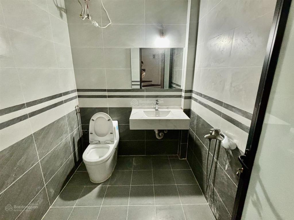 Hiếm có 1 căn 40m2  5 tầng ở phố võ chí công  tây hồ  cách ô tô chỉ 60m  lô góc  chỉ 7.6 tỷ