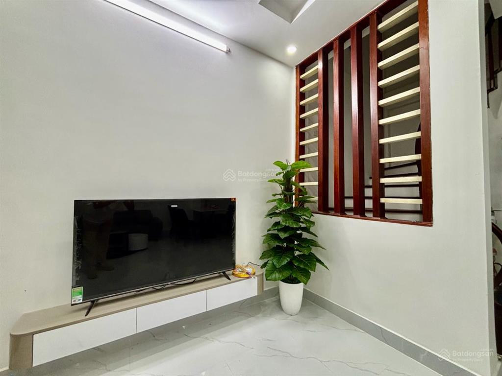 Hiếm có 1 căn 40m2  5 tầng ở phố võ chí công  tây hồ  cách ô tô chỉ 60m  lô góc  chỉ 7.6 tỷ