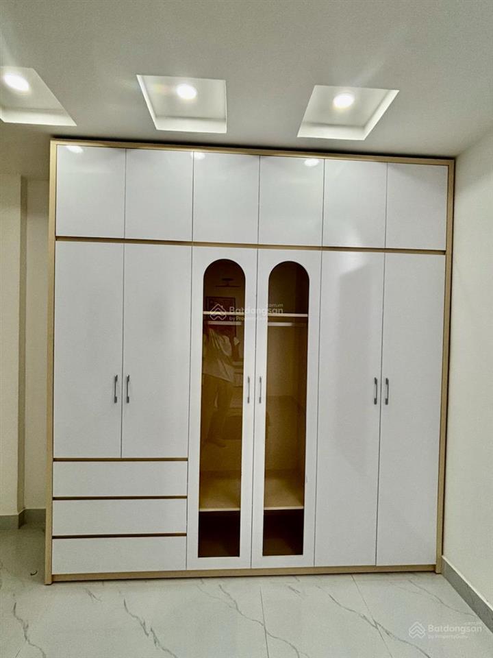 Hiếm có 1 căn 40m2  5 tầng ở phố võ chí công  tây hồ  cách ô tô chỉ 60m  lô góc  chỉ 7.6 tỷ