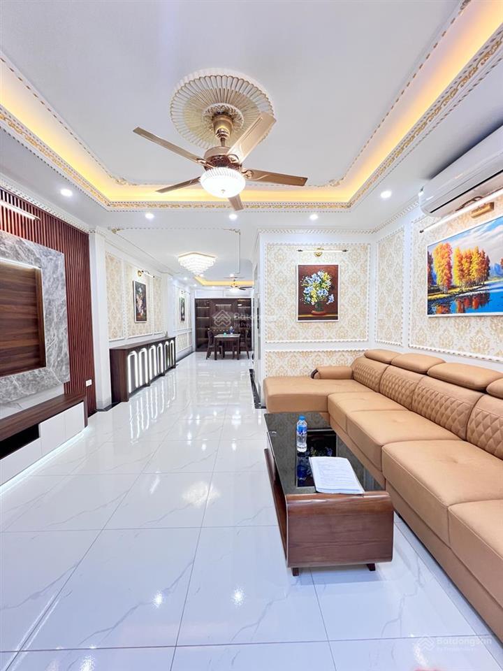 Võ chí công  lạc long quân  lô góc  3 thoáng  6 tầng  thang máy  full nội thất  nhà mới