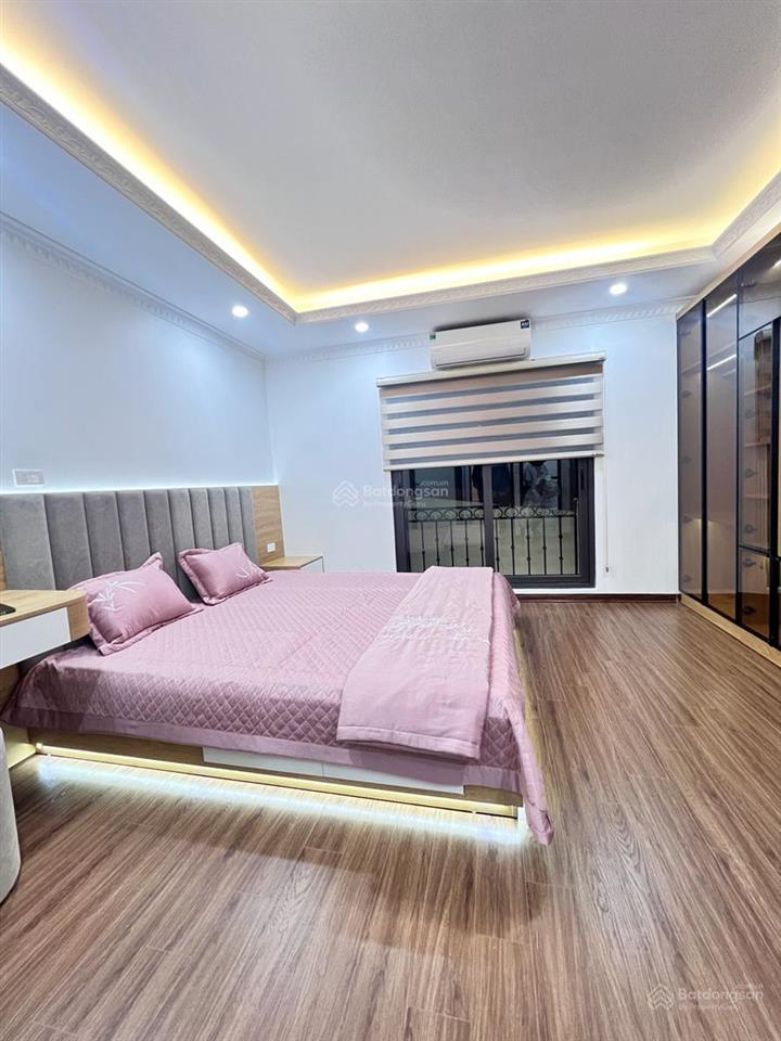 Võ chí công  lạc long quân  lô góc  3 thoáng  6 tầng  thang máy  full nội thất  nhà mới
