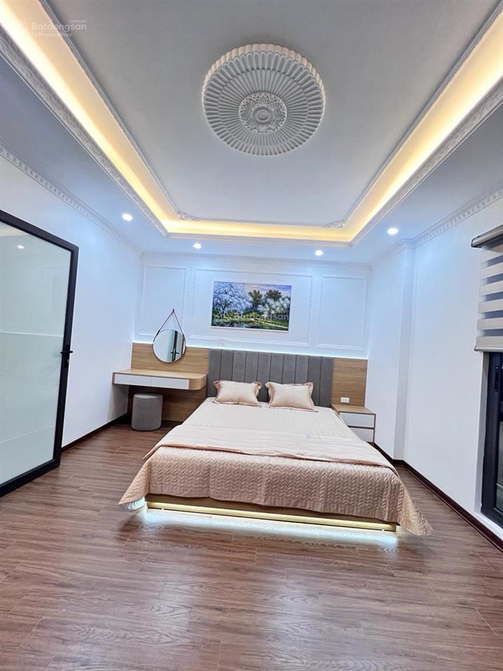 Võ chí công  lạc long quân  lô góc  3 thoáng  6 tầng  thang máy  full nội thất  nhà mới