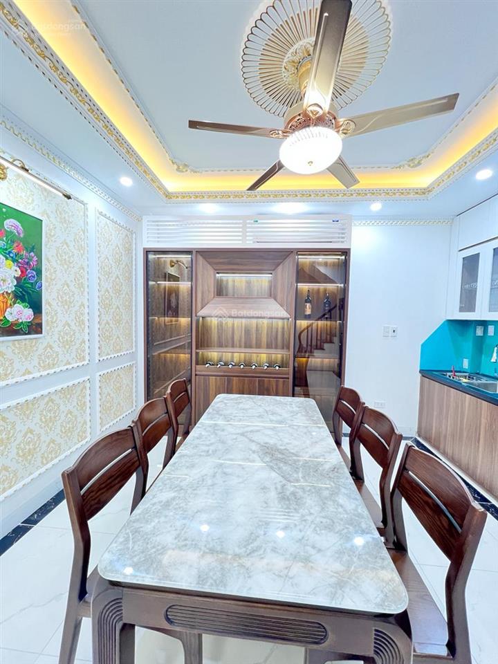 Võ chí công  lạc long quân  lô góc  3 thoáng  6 tầng  thang máy  full nội thất  nhà mới