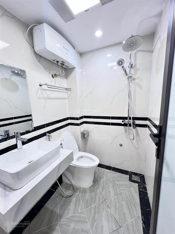 Võ chí công  lạc long quân  lô góc  3 thoáng  6 tầng  thang máy  full nội thất  nhà mới