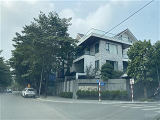 Chính chủ cần tiền  bán nhanh bt mặt hồ 180m248 tỷ  đang có sẵn dòng tiền  mua nhanh giảm 2 tỷ