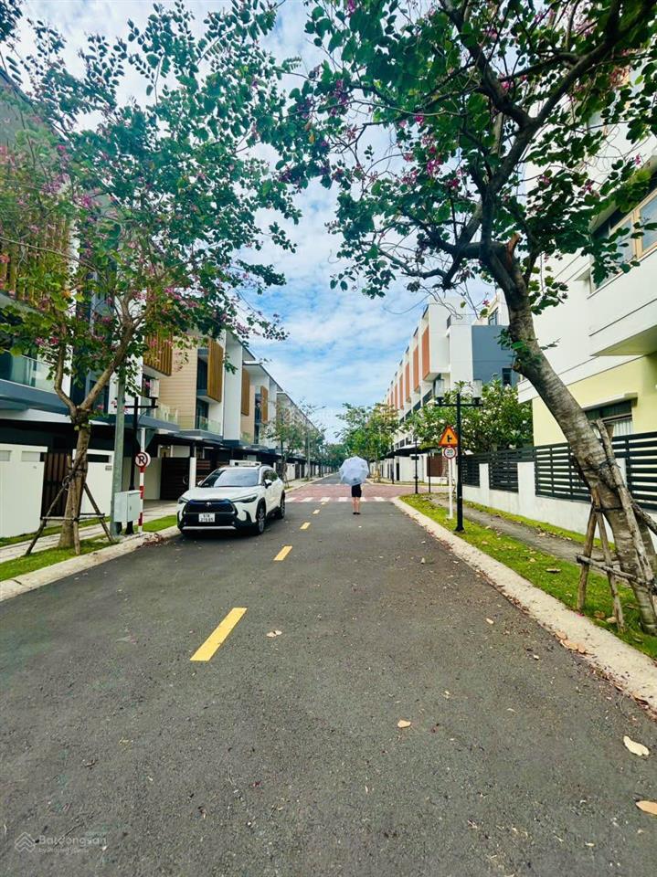 Biệt thự liền kề nhật bản ngang 6 dài 19 kế bên là công viên lớn diện tích sàn 365m2
