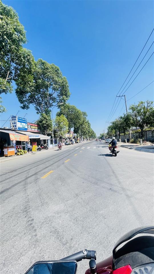 Giảm sốc còn 30,5 tỷ bán tòa văn phòng mặt tiền hai bà trưng dĩ an 911mv ngang 18,5m